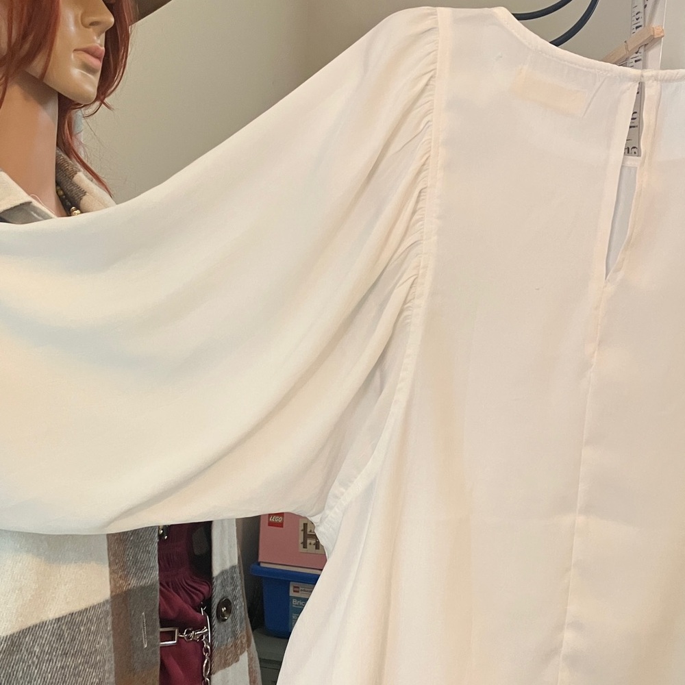Elegant White Women's Top - Picture 10 of 11